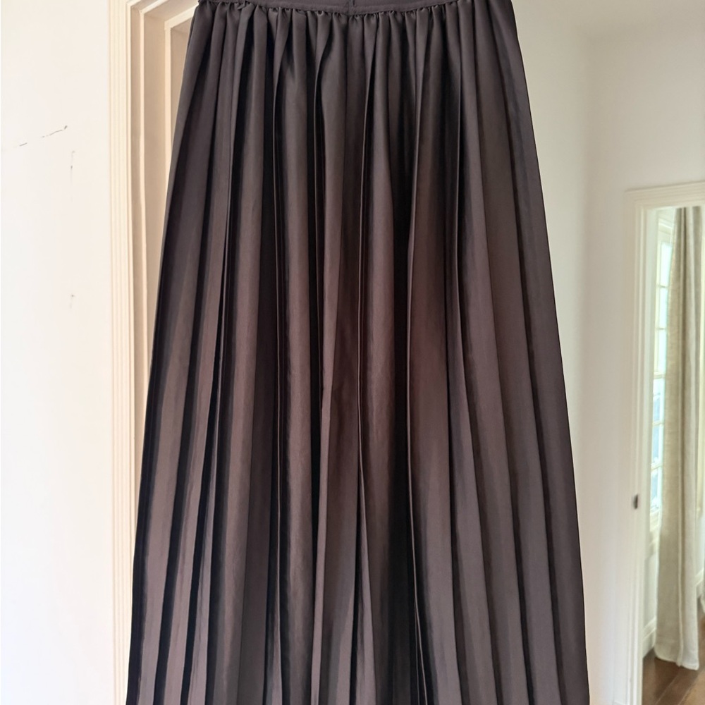 lululemon athletica black satin pleated A-Line Skirt